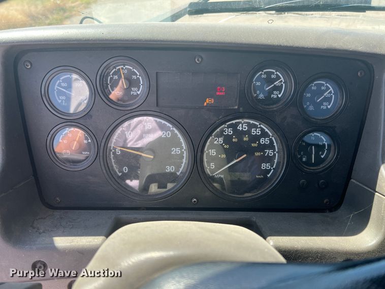 image for item JX9372 2005 Sterling 9500  truck cab and chassis