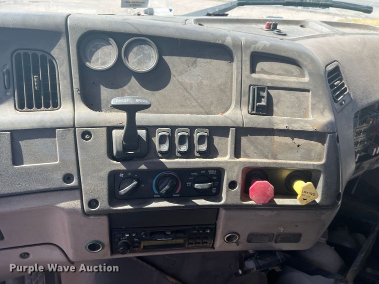 image for item JX9372 2005 Sterling 9500  truck cab and chassis