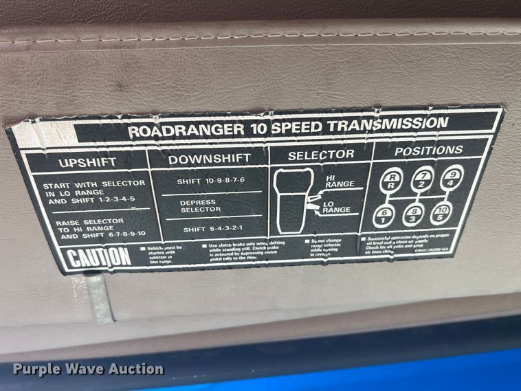 image for item JX9372 2005 Sterling 9500  truck cab and chassis