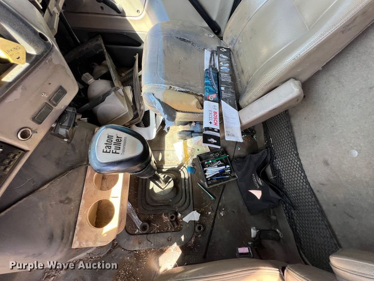 image for item JX9372 2005 Sterling 9500  truck cab and chassis