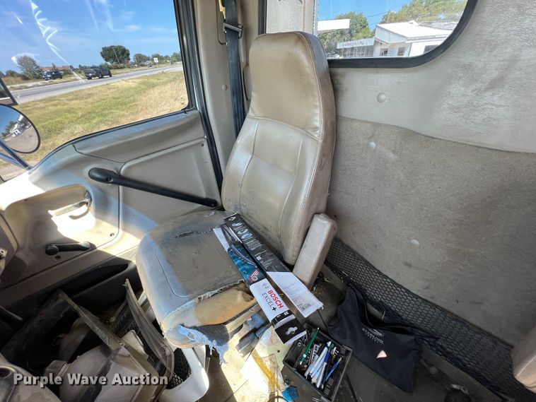 image for item JX9372 2005 Sterling 9500  truck cab and chassis