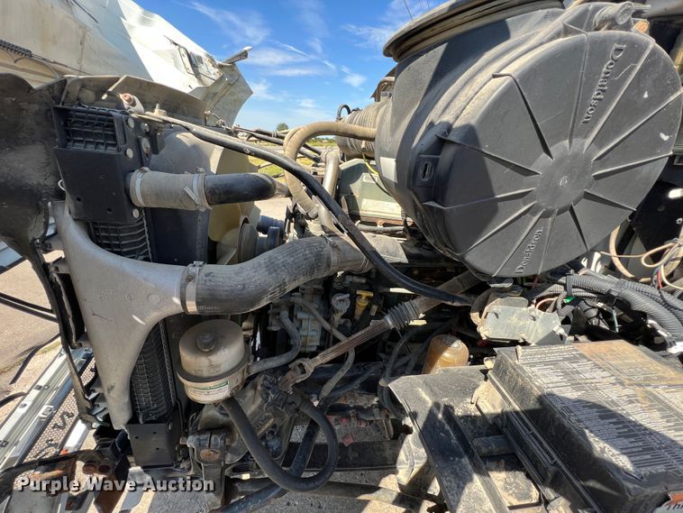 image for item JX9372 2005 Sterling 9500  truck cab and chassis