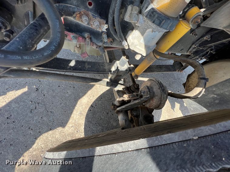 image for item JX9372 2005 Sterling 9500  truck cab and chassis