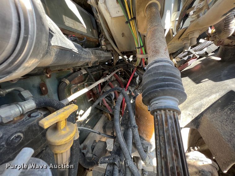 image for item JX9372 2005 Sterling 9500  truck cab and chassis