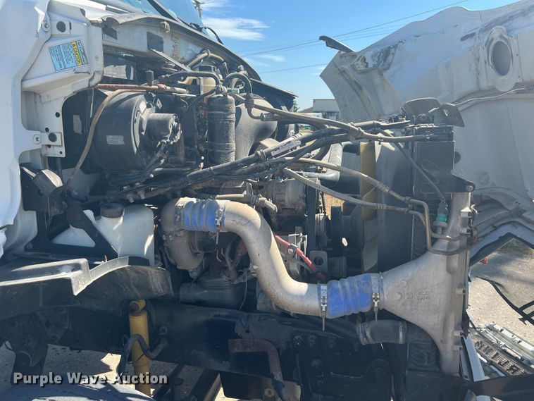 image for item JX9372 2005 Sterling 9500  truck cab and chassis