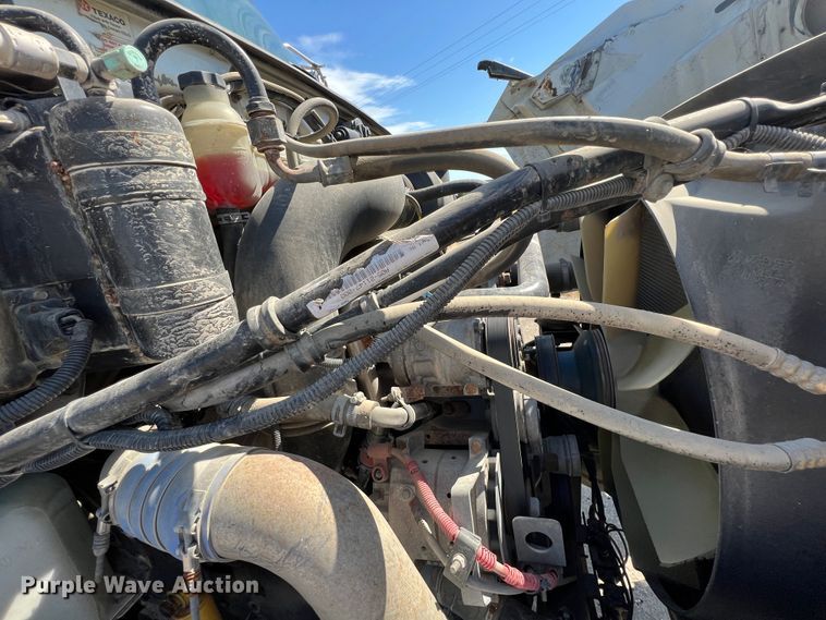 image for item JX9372 2005 Sterling 9500  truck cab and chassis