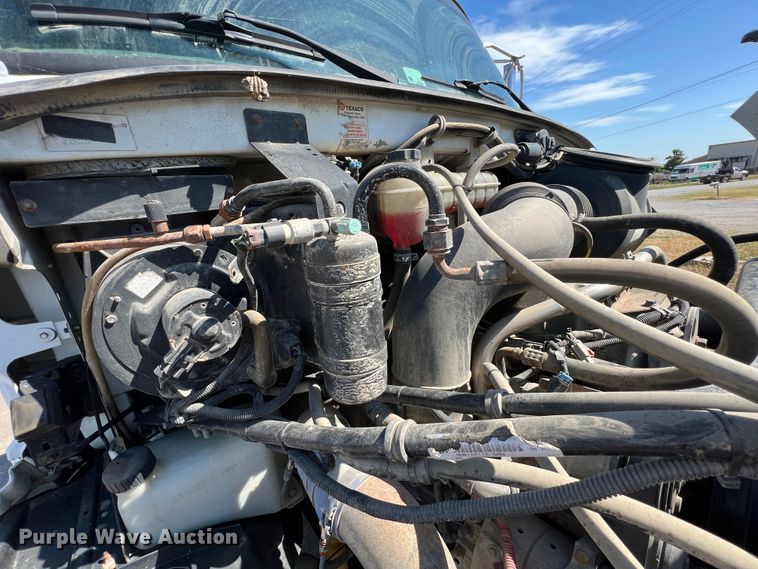 image for item JX9372 2005 Sterling 9500  truck cab and chassis