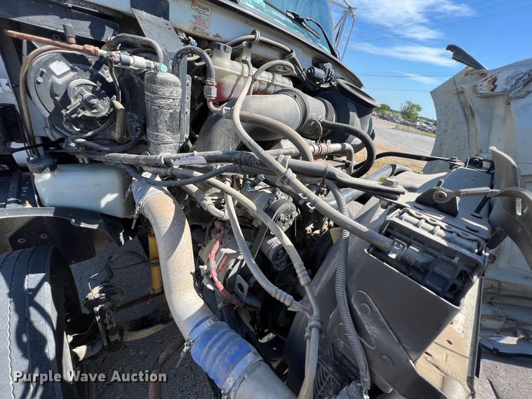 image for item JX9372 2005 Sterling 9500  truck cab and chassis