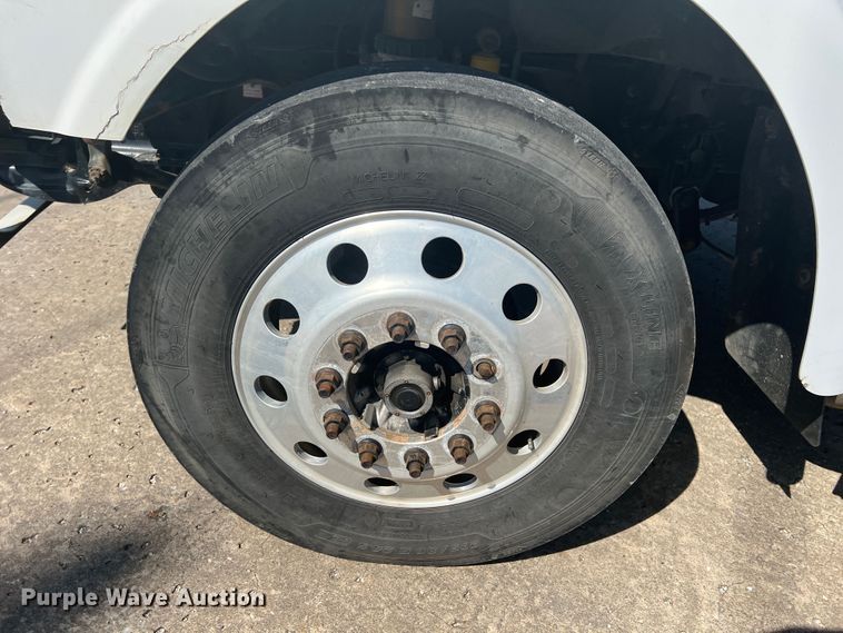 image for item JX9372 2005 Sterling 9500  truck cab and chassis