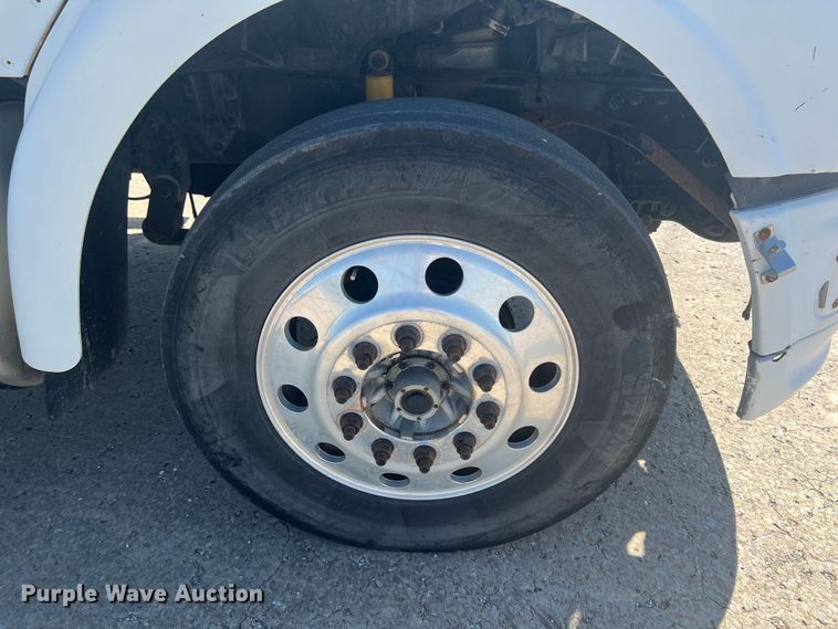 image for item JX9372 2005 Sterling 9500  truck cab and chassis