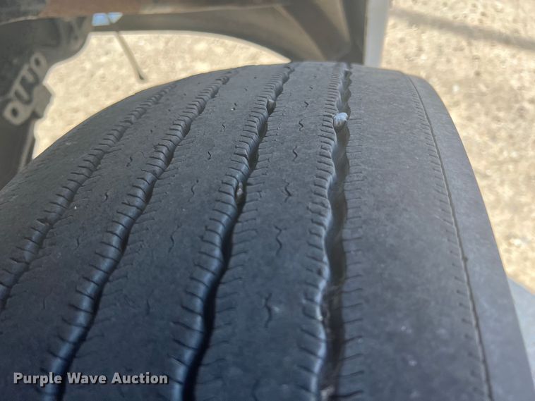 image for item JX9372 2005 Sterling 9500  truck cab and chassis