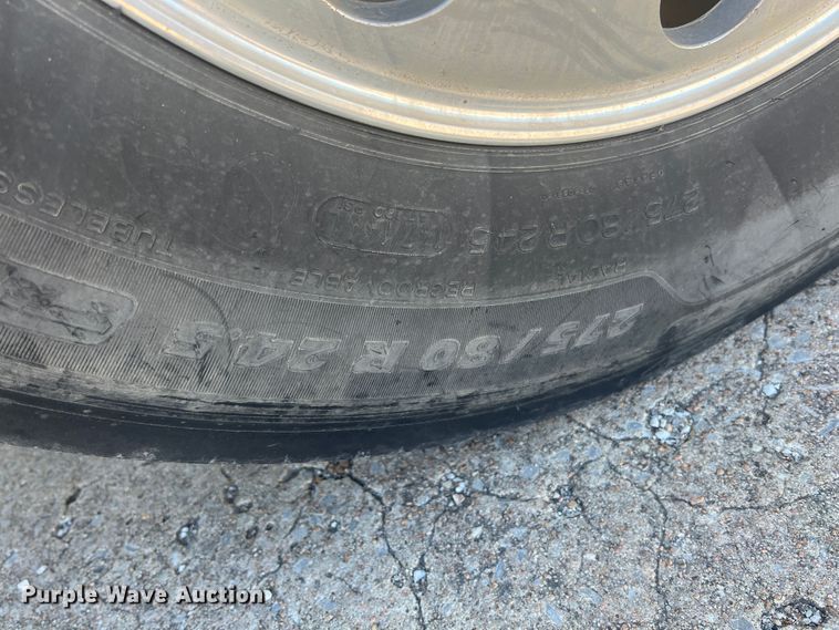 image for item JX9372 2005 Sterling 9500  truck cab and chassis