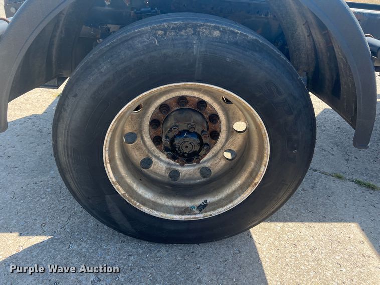 image for item JX9372 2005 Sterling 9500  truck cab and chassis