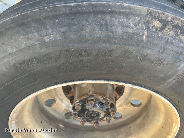 image for item JX9372 2005 Sterling 9500  truck cab and chassis