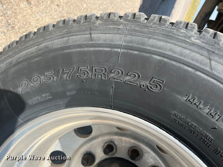 image for item JX9372 2005 Sterling 9500  truck cab and chassis