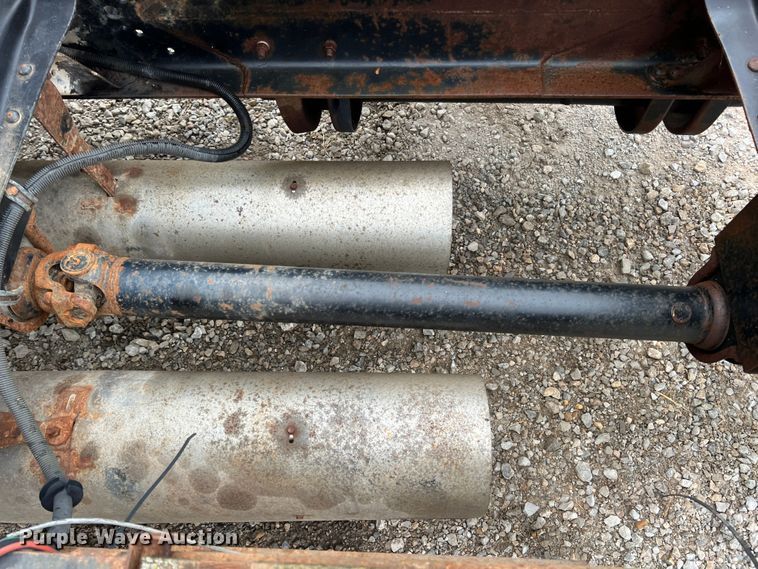 image for item JX9395 1987 GMC 7000  truck cab and chassis