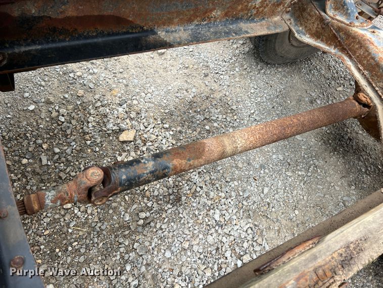 image for item JX9395 1987 GMC 7000  truck cab and chassis