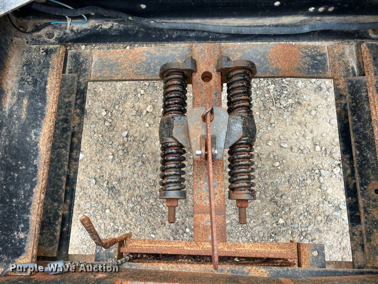 image for item JX9395 1987 GMC 7000  truck cab and chassis