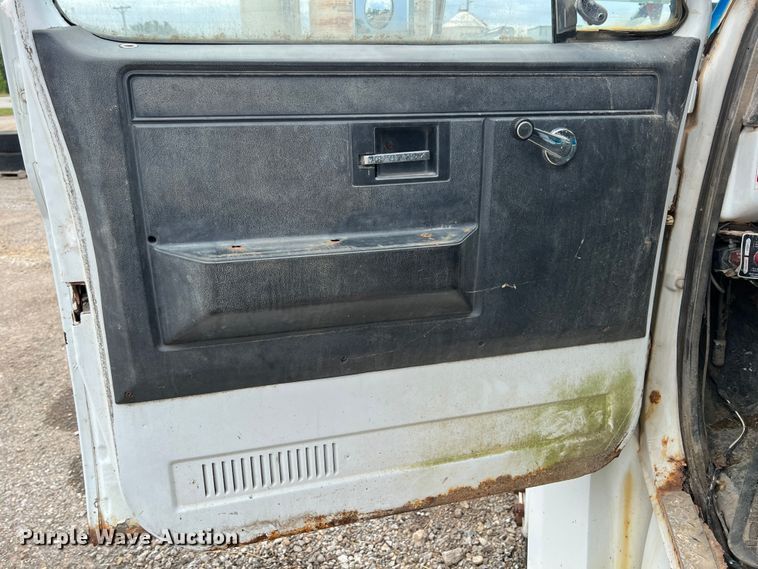 image for item JX9395 1987 GMC 7000  truck cab and chassis