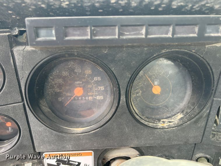 image for item JX9395 1987 GMC 7000  truck cab and chassis