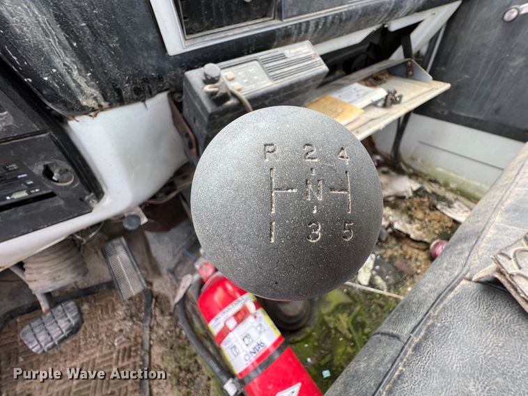 image for item JX9395 1987 GMC 7000  truck cab and chassis