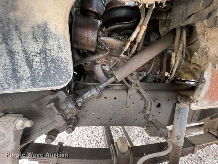 image for item JX9395 1987 GMC 7000  truck cab and chassis