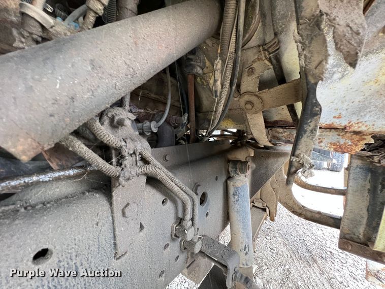 image for item JX9395 1987 GMC 7000  truck cab and chassis