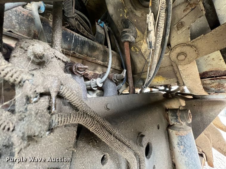 image for item JX9395 1987 GMC 7000  truck cab and chassis