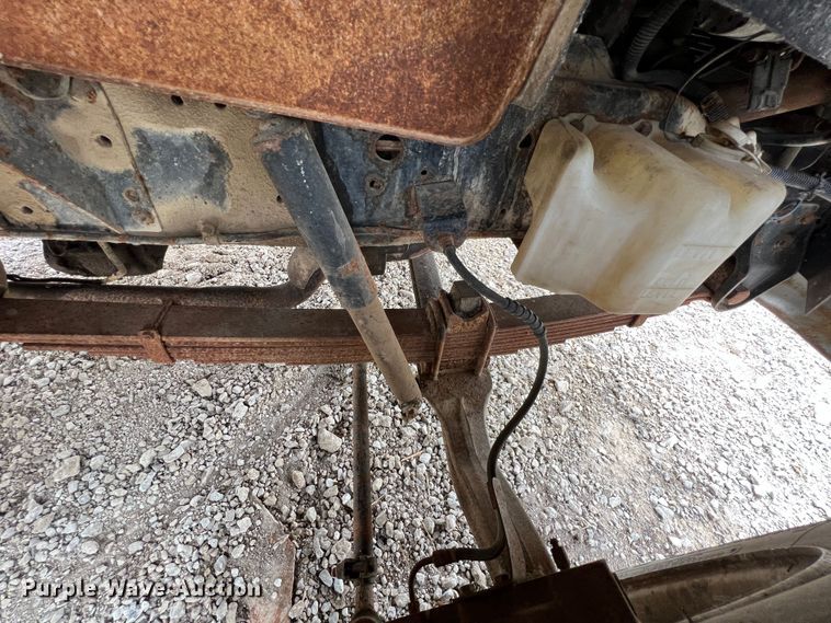 image for item JX9395 1987 GMC 7000  truck cab and chassis