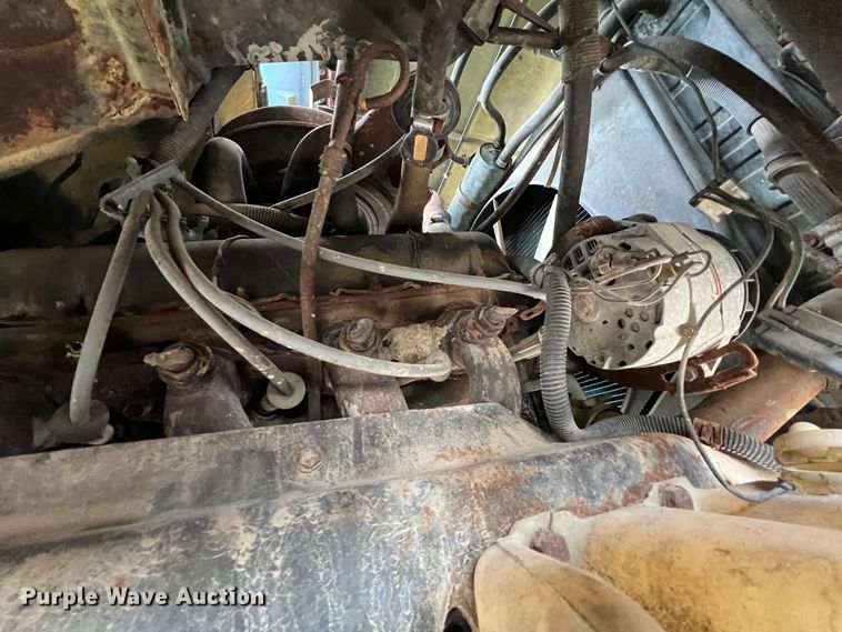 image for item JX9395 1987 GMC 7000  truck cab and chassis