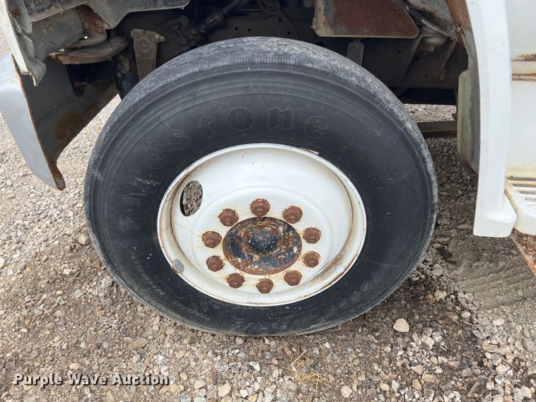 image for item JX9395 1987 GMC 7000  truck cab and chassis