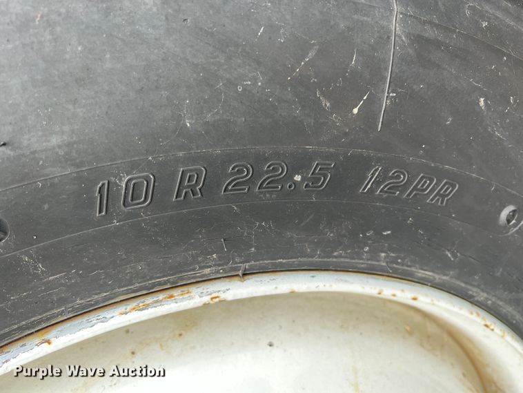 image for item JX9395 1987 GMC 7000  truck cab and chassis