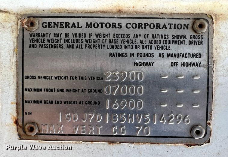 image for item JX9395 1987 GMC 7000  truck cab and chassis