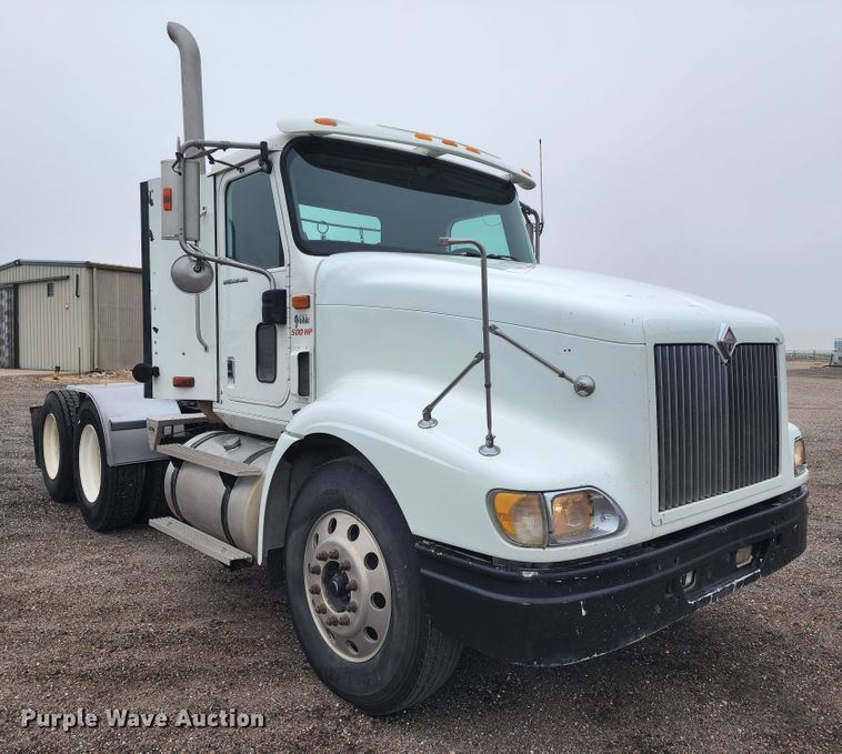 image for item KC9451 2002 International 9400i  semi truck