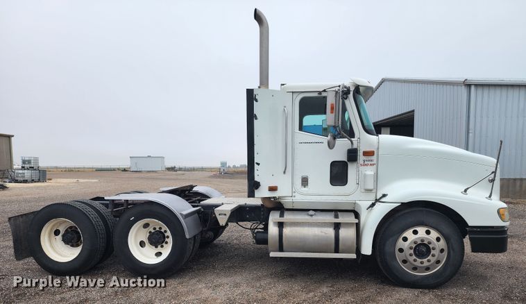 image for item KC9451 2002 International 9400i  semi truck