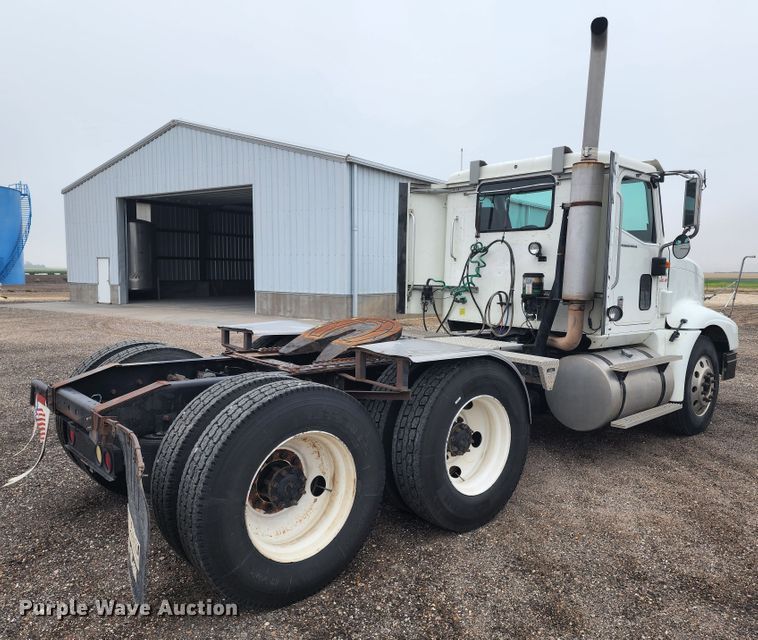 image for item KC9451 2002 International 9400i  semi truck