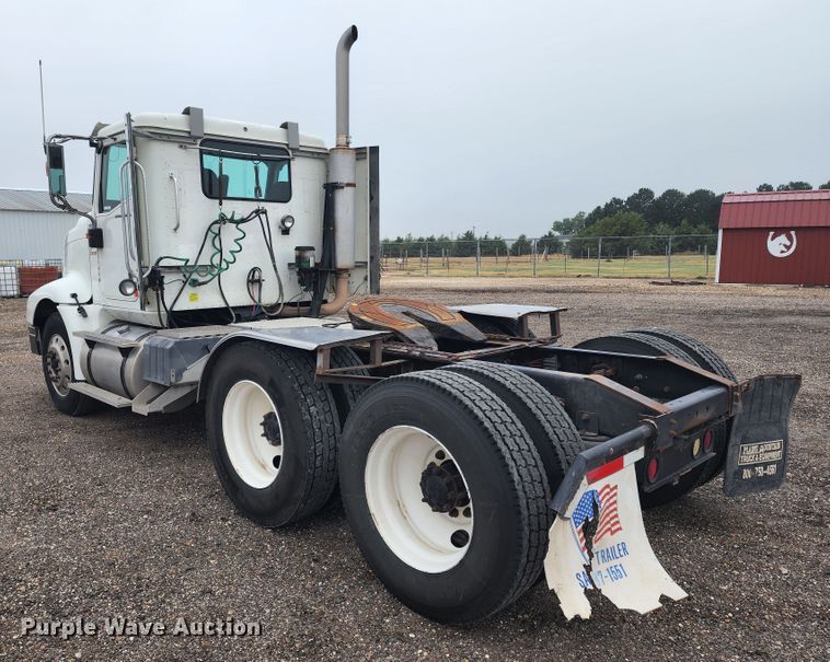 image for item KC9451 2002 International 9400i  semi truck