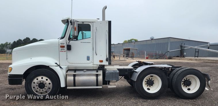 image for item KC9451 2002 International 9400i  semi truck