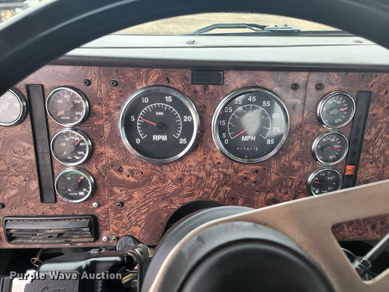 image for item KC9451 2002 International 9400i  semi truck