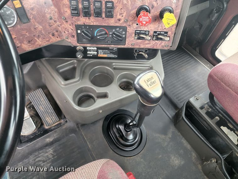 image for item KC9451 2002 International 9400i  semi truck