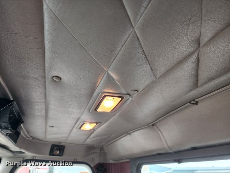 image for item KC9451 2002 International 9400i  semi truck