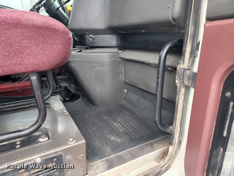 image for item KC9451 2002 International 9400i  semi truck