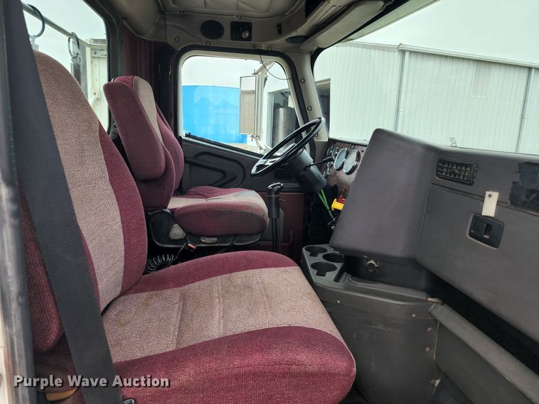 image for item KC9451 2002 International 9400i  semi truck