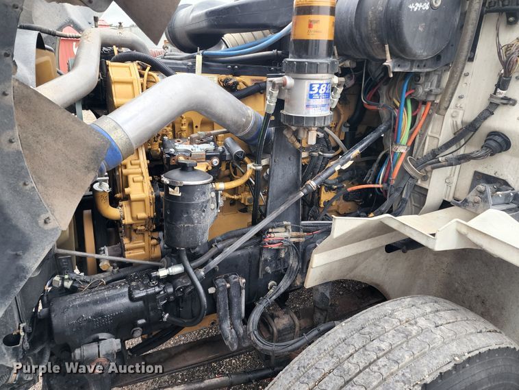 image for item KC9451 2002 International 9400i  semi truck