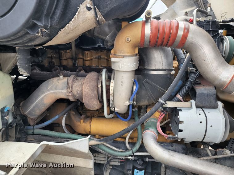 image for item KC9451 2002 International 9400i  semi truck