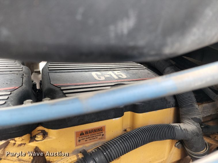 image for item KC9451 2002 International 9400i  semi truck