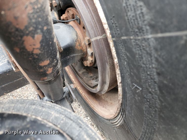 image for item KC9451 2002 International 9400i  semi truck