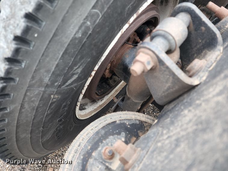 image for item KC9451 2002 International 9400i  semi truck