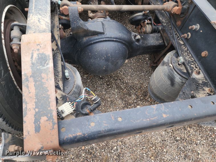 image for item KC9451 2002 International 9400i  semi truck