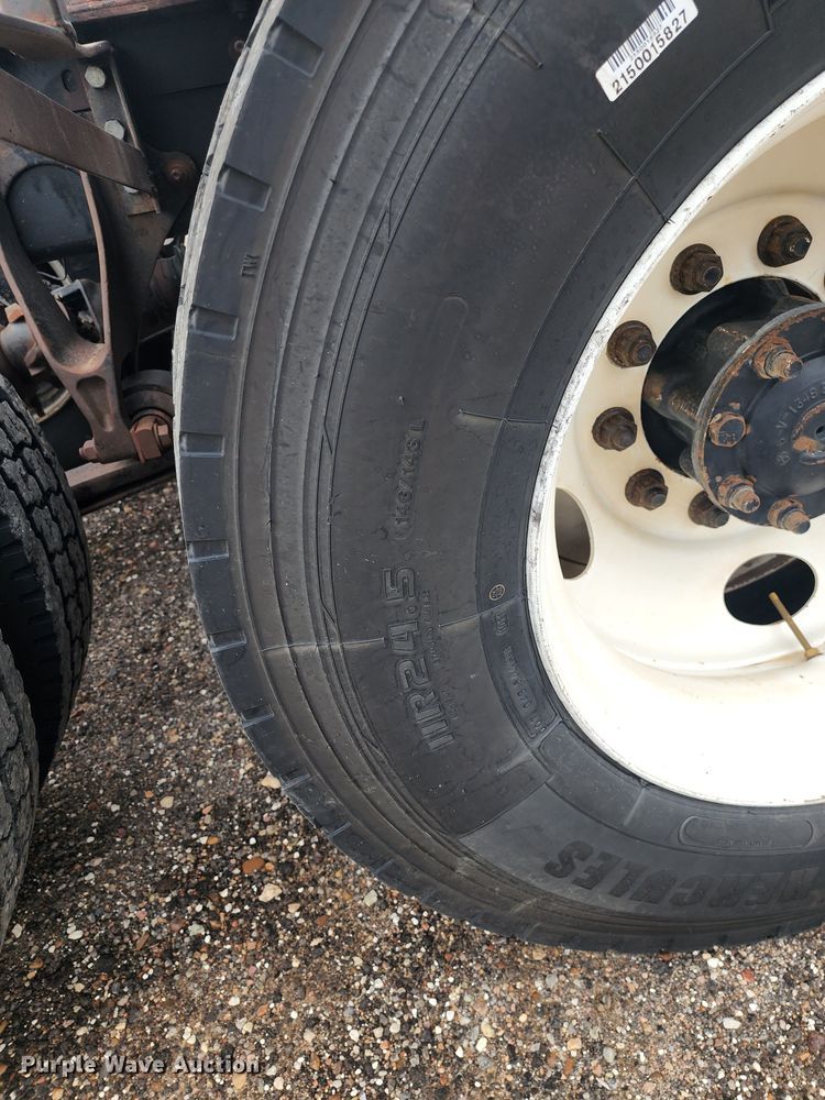 image for item KC9451 2002 International 9400i  semi truck